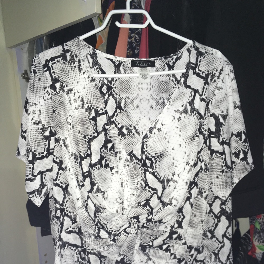 3X Blouse / Black & White Beautiful pattern
